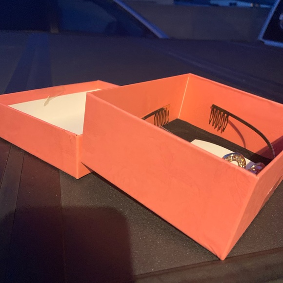 “The big 30”gold plated crown - Picture 4 of 5